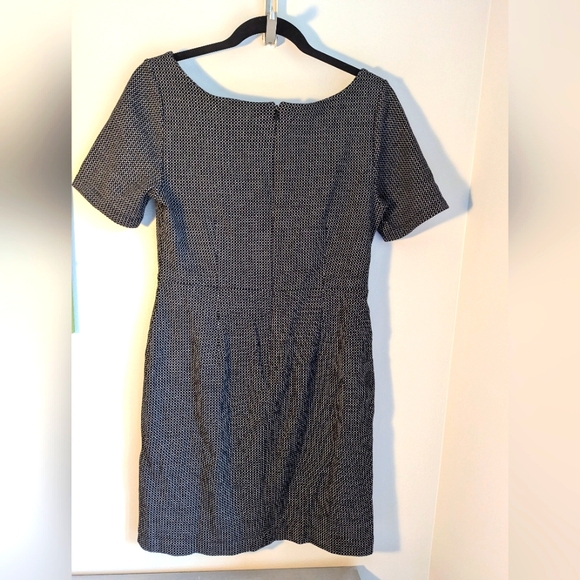 Banana Republic Short Sleeve Black & White Patterned Dress Size 6 Petite - Picture 2 of 6